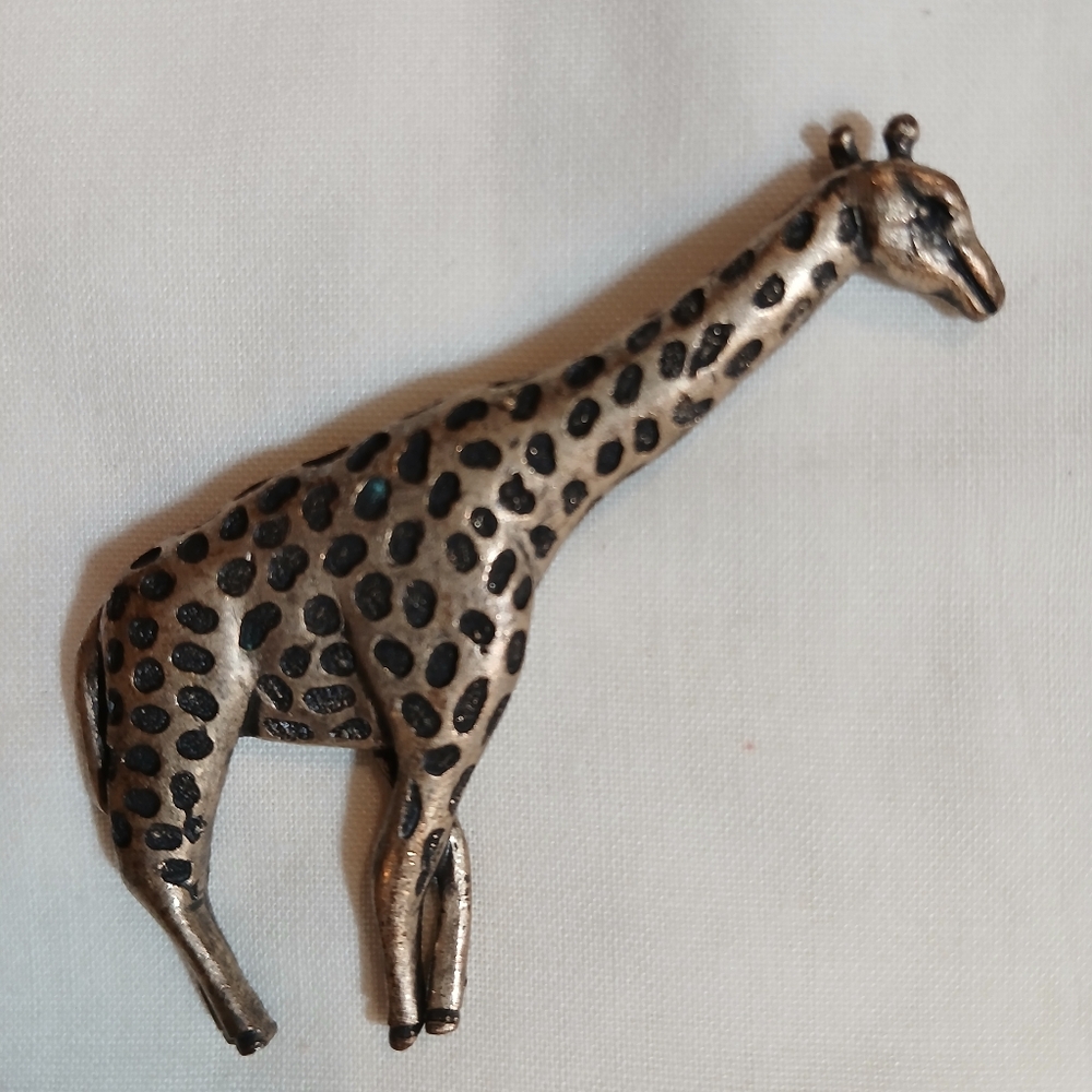Giraffe Gold Tone Black Spots Beautiful Pin Brooch